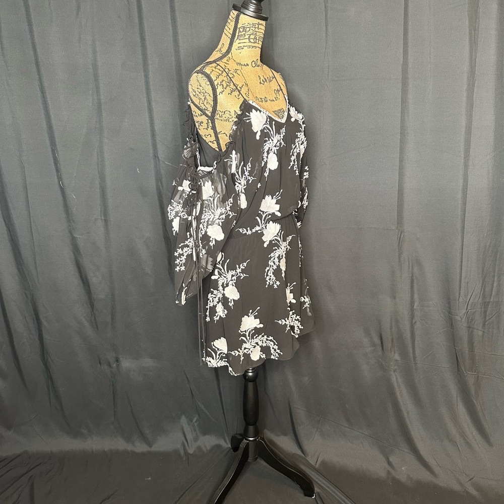 Alice + Olivia Black and White Mini Sundress - Picture 4 of 6
